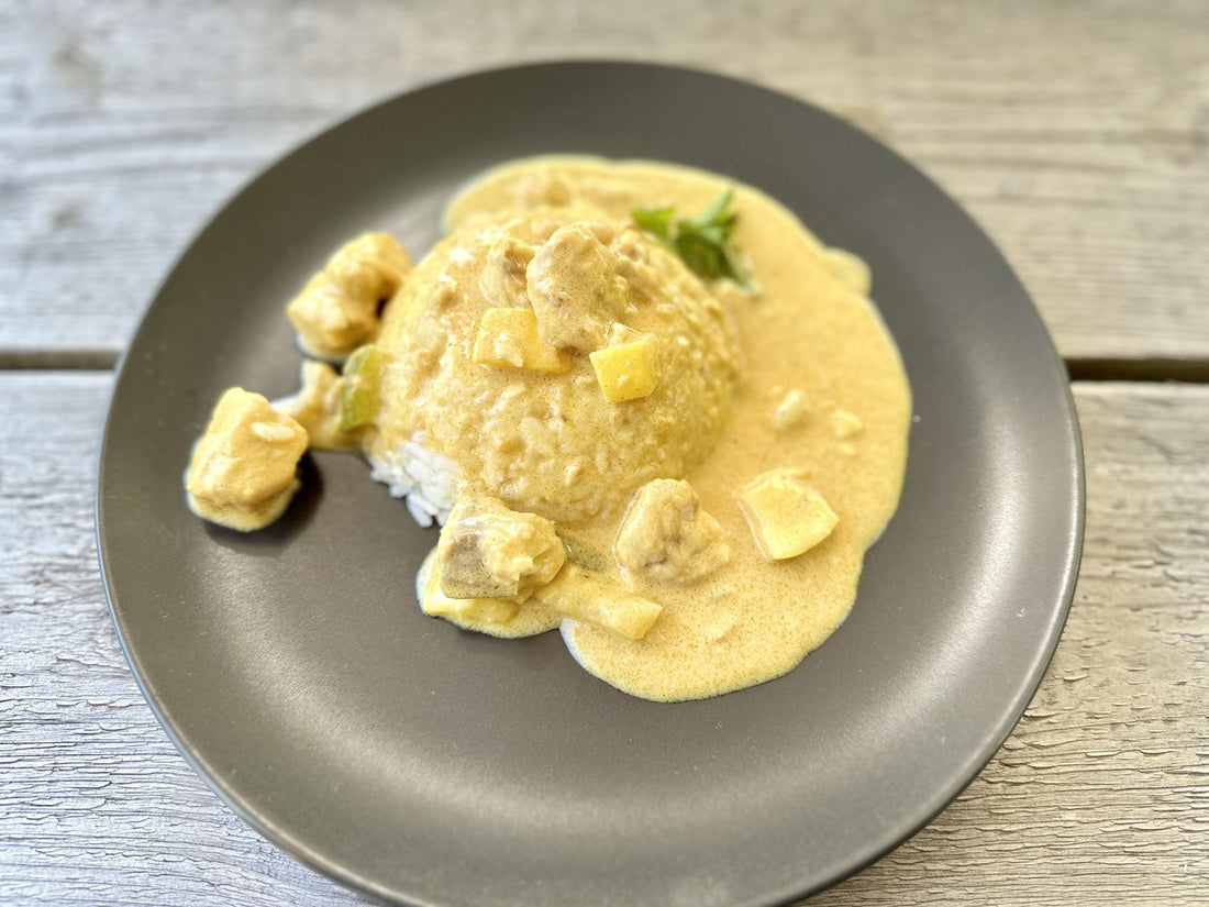 OKAVA-Curry mit Ananas auf Reis – cremig, fruchtig, in 25 Minuten